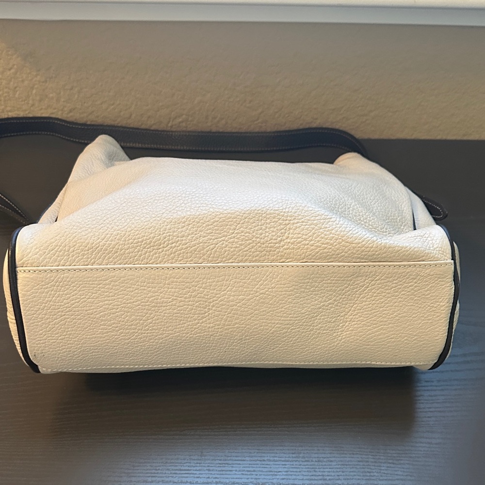 Elegant Cream Made In Italy Leather Crossbody  or Shoulder Bag with Brown strap - Picture 5 of 9